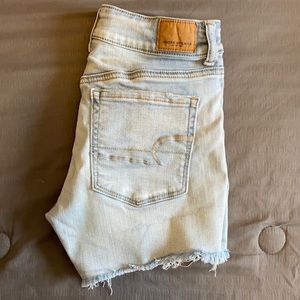 Women’s American Eagle Next Level Stretch Denim Shorts. Light washed.